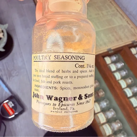 Vintage Wagner spice rack box w/ 32 glass spice jars apothecary rustic kitchen - Picture 9 of 16